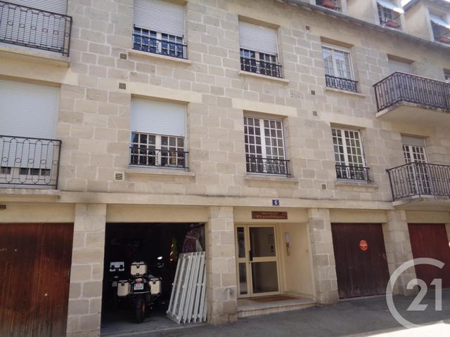 Appartement F4 à louer - 5 pièces - 81.68 m2 - BRIVE LA GAILLARDE - 19 - LIMOUSIN - Century 21 Jaubert Et Regaudie Appartement F4 à louer - 5 pièces - 81.68 m2 - BRIVE LA GAILLARDE - 19 - LIMOUSIN - Century 21 Jaubert Et Regaudie