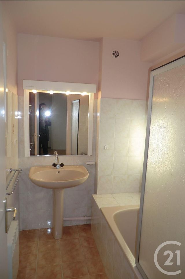 Appartement F2 à louer - 2 pièces - 41.69 m2 - BRIVE LA GAILLARDE - 19 - LIMOUSIN - Century 21 Jaubert Et Regaudie Appartement F2 à louer - 2 pièces - 41.69 m2 - BRIVE LA GAILLARDE - 19 - LIMOUSIN - Century 21 Jaubert Et Regaudie