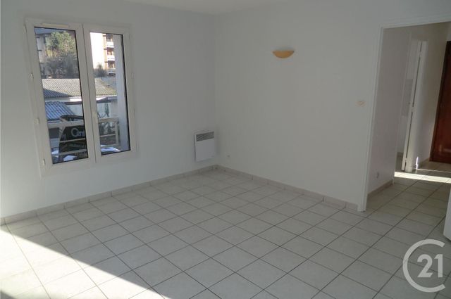 Appartement F2 à louer - 2 pièces - 41.69 m2 - BRIVE LA GAILLARDE - 19 - LIMOUSIN - Century 21 Jaubert Et Regaudie Appartement F2 à louer - 2 pièces - 41.69 m2 - BRIVE LA GAILLARDE - 19 - LIMOUSIN - Century 21 Jaubert Et Regaudie