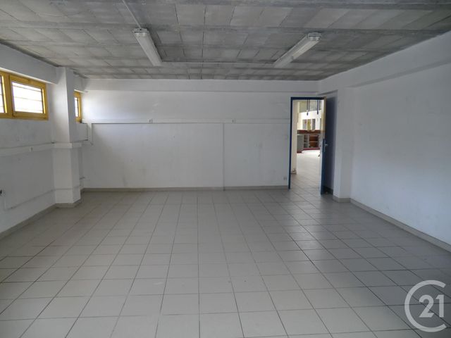 Afficher la photo en grand commerce à louer - 1500.0 m2 - BRIVE LA GAILLARDE - 19 - LIMOUSIN - Century 21 Jaubert Et Regaudie